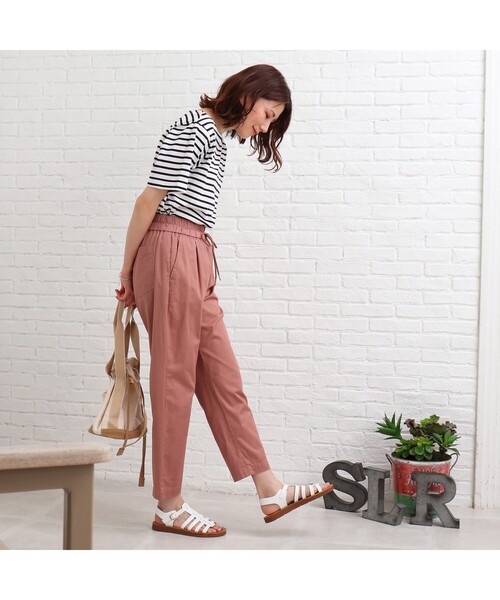 SHOO・LA・RUE（シューラルー）の「◆【洗える/美脚シルエット】イージー テーパードパンツ（その他パンツ・レディース・ベージュ/アイボリー/ネイビー/ピンク系/ブラック/オリーブ/マスタード/ダークブラウン・03/02/10/04/01/05）」の14枚目の写真