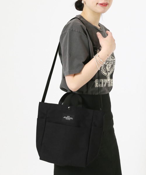 BAGSINPROGRESS（バッグズインプログレス）の「【BAGS IN PROGRESS】MULTI-POCKET SHOULDER T：ショルダーバッグ（ショルダーバッグ・レディース・ブラック・フリー）」の2枚目の写真