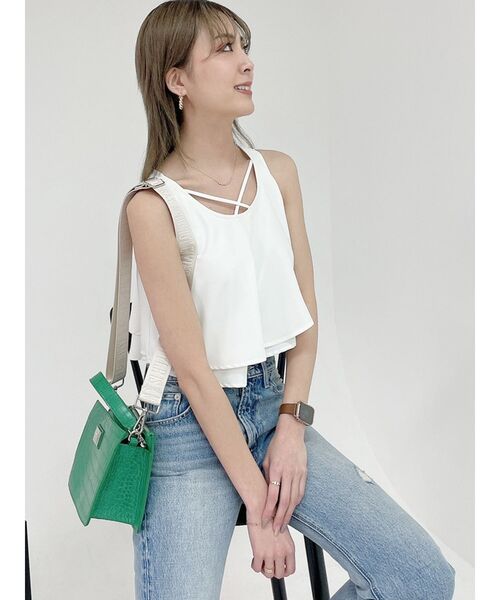 GYDA(ジェイダ)の「フロントクロスヘムラインノースリーブブラウス(シャツ/ブラウス・レディース・オフホワイト/ブラック/ライトイエロー・FREE)」の6枚目の写真