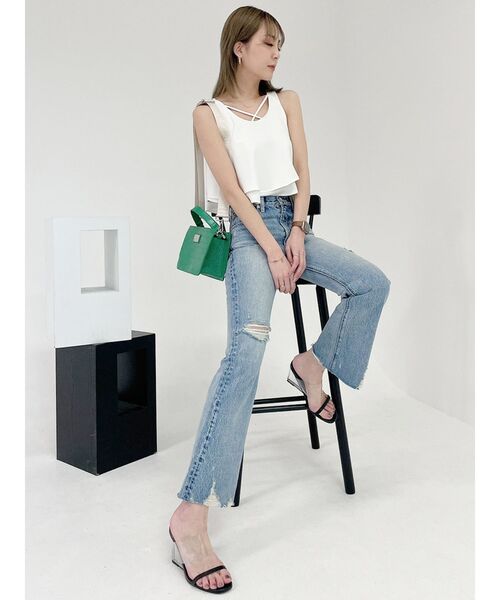 GYDA(ジェイダ)の「フロントクロスヘムラインノースリーブブラウス(シャツ/ブラウス・レディース・オフホワイト/ブラック/ライトイエロー・FREE)」の4枚目の写真