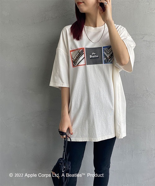 The Beatles（ザビートルズ）の「[THE BEATLES/ザ ビートルズ] レコードプリント ビッグシルエットTシャツ（Tシャツ/カットソー・レディース・オフホワイト/チャコール・M/L/XL）」の2枚目の写真
