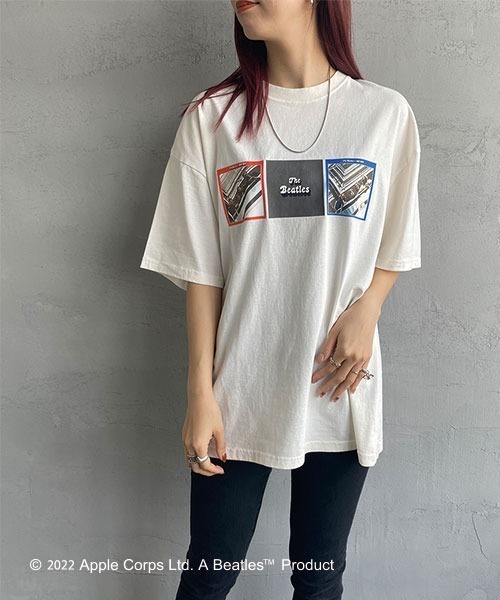 The Beatles（ザビートルズ）の「[THE BEATLES/ザ ビートルズ] レコードプリント ビッグシルエットTシャツ（Tシャツ/カットソー・レディース・オフホワイト/チャコール・M/L/XL）」の5枚目の写真