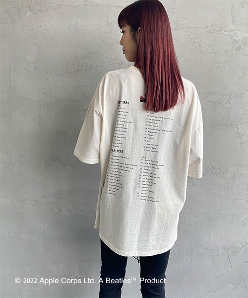 The Beatles（ザビートルズ）の「[THE BEATLES/ザ ビートルズ] レコードプリント ビッグシルエットTシャツ（Tシャツ/カットソー・レディース・オフホワイト/チャコール・M/L/XL）」の14枚目の写真