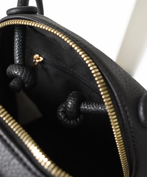 w closet（ダブルクローゼット）の「ラウンドスクエアショルダーBAG（ショルダーバッグ・レディース・ブラック/ブルー/グレイッシュベージュ・FREE）」の7枚目の写真