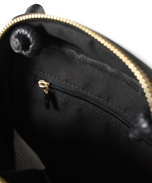 w closet（ダブルクローゼット）の「ラウンドスクエアショルダーBAG（ショルダーバッグ・レディース・ブラック/ブルー/グレイッシュベージュ・FREE）」の5枚目の写真