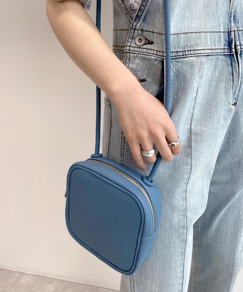 w closet（ダブルクローゼット）の「ラウンドスクエアショルダーBAG（ショルダーバッグ・レディース・ブラック/ブルー/グレイッシュベージュ・FREE）」の13枚目の写真