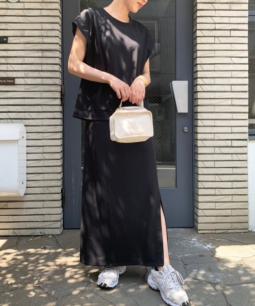 JUNOAH（ジュノア）の「フレンチスリーブトップス＋スリット