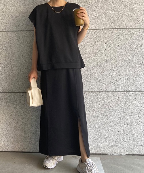 JUNOAH（ジュノア）の「フレンチスリーブトップス＋スリット