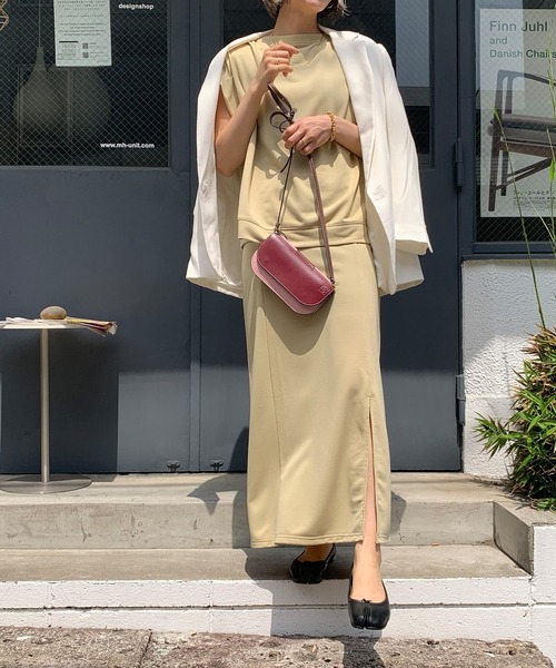 JUNOAH（ジュノア）の「フレンチスリーブトップス＋スリット