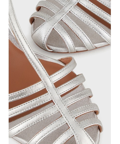 EMPORIO ARMANI（エンポリオアルマーニ）の「【エンポリオ アルマーニ】T字形サンダル ラメレザー製（パンプス・レディース・シルバー・38/36/37）」の3枚目の写真