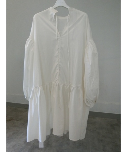 ulu（ウル）の「2way tiered volume flare dress（シャツワンピース・レディース・ホワイト・FREE）」の2枚目の写真