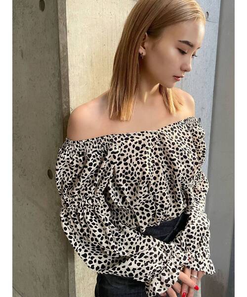 EMODA（エモダ）の「ギャザー2WAYデコルテトップ（シャツ/ブラウス・レディース・その他/ホワイト/ブラック/ミント・FREE）」の4枚目の写真