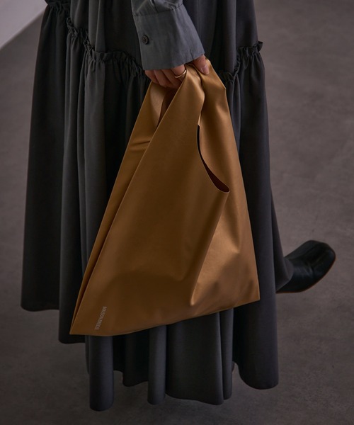 SETUP7（セットアップセブン）の「2WAYの持ち方で印象早変わり♪【SETUP7】PUレザーエコバッグ ショッピングトートマルシェバッグ（トートバッグ・レディース・ホワイト/ブラック/ピンク/シルバー/ゴールド/グリーン/シルバー系2/ブルー/ダークグリーン・FREE）」の11枚目の写真