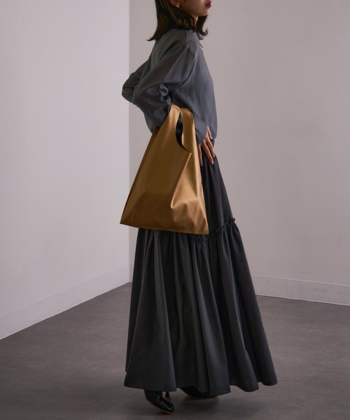 SETUP7（セットアップセブン）の「2WAYの持ち方で印象早変わり♪【SETUP7】PUレザーエコバッグ ショッピングトートマルシェバッグ（トートバッグ・レディース・ホワイト/ブラック/ピンク/シルバー/ゴールド/グリーン/シルバー系2/ブルー/ダークグリーン・FREE）」の13枚目の写真