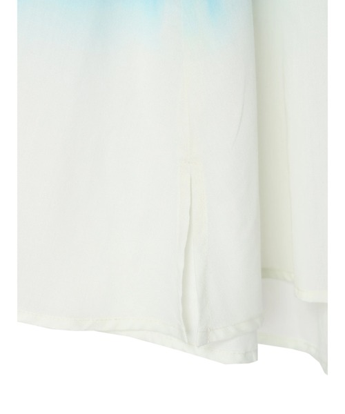 earth music&ecology(アースミュージックアンドエコロジー)の「段染めブラウス(Tシャツ/カットソー・レディース・ベージュ/ブルーグリーン・FREE)」の12枚目の写真