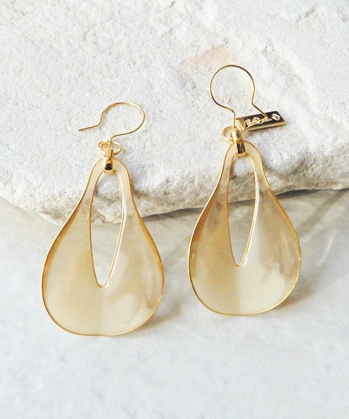 The Rule(ザルール)の「The Rule ザルール:Horn hook pierced earring:マーフル ホーンフックピアス(ピアス(両耳用)・レディース・ベージュ/グレー・FREE)」の8枚目の写真