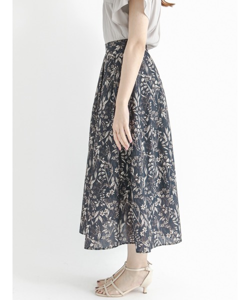 Te chichi（テチチ）の「ボタニカル柄タックスカート（スカート・レディース・グリーン/ネイビー・ﾌﾘ-）」の11枚目の写真