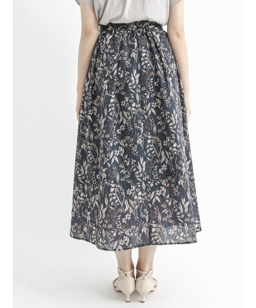 Te chichi（テチチ）の「ボタニカル柄タックスカート（スカート・レディース・グリーン/ネイビー・ﾌﾘ-）」の5枚目の写真