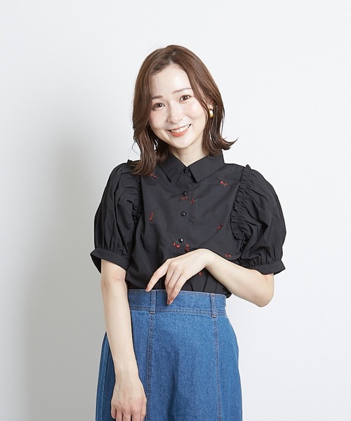PAPAVER（パパヴェル）の「【papaver】花刺繍ボリュームブラウス（シャツ/ブラウス・レディース・ブラック/オフホワイト・MEDIUM）」の2枚目の写真