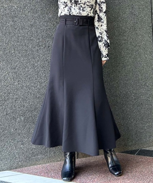 INGNI（イング）の「共ベルト付マーメイドスカート／A（スカート・レディース・ブラック/グレー系その他/ボルドー/ブラウン/ピンク/ブルー・FREE）」の2枚目の写真