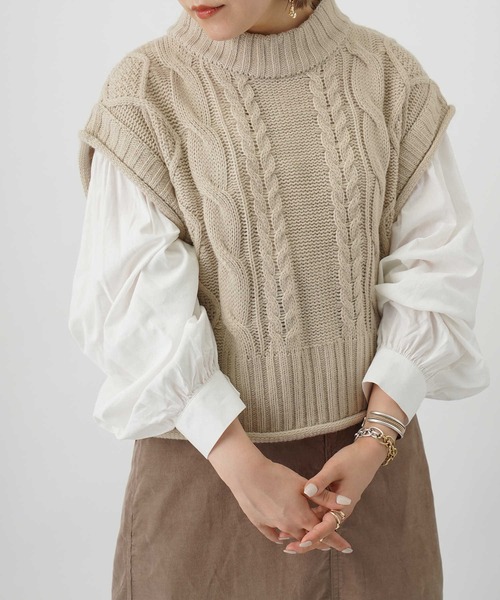 HONEYSUCKLE ROSE（ハニーサックルローズ）の「【HONEYSUCKLE ROSE】ケーブル編みベスト（ベスト・レディース・キナリ/グレー・M/L）」の4枚目の写真