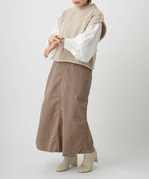 HONEYSUCKLE ROSE（ハニーサックルローズ）の「【HONEYSUCKLE ROSE】ケーブル編みベスト（ベスト・レディース・キナリ/グレー・M/L）」の5枚目の写真