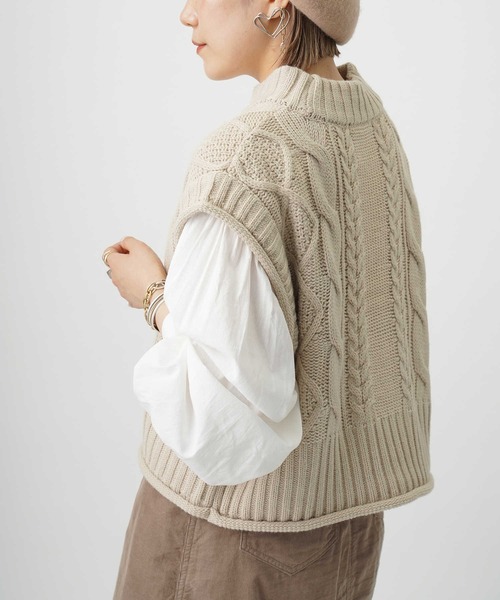 HONEYSUCKLE ROSE（ハニーサックルローズ）の「【HONEYSUCKLE ROSE】ケーブル編みベスト（ベスト・レディース・キナリ/グレー・M/L）」の9枚目の写真