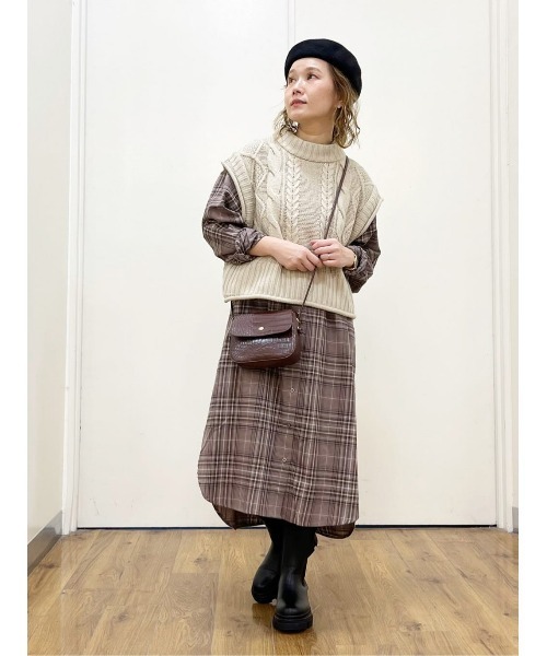 HONEYSUCKLE ROSE（ハニーサックルローズ）の「【HONEYSUCKLE ROSE】ケーブル編みベスト（ベスト・レディース・キナリ/グレー・M/L）」の18枚目の写真