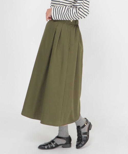 ikka(イッカ)の「TCツイルタックフレアスカート(スカート・レディース・ベージュ/オリーブ・L/M)」の2枚目の写真