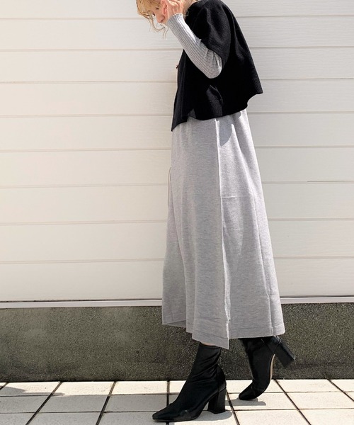 Q(キュー)の「ケープ×リブニットワンピース(ワンピース・レディース・ベージュ/ライトグレー・MEDIUM)」の3枚目の写真