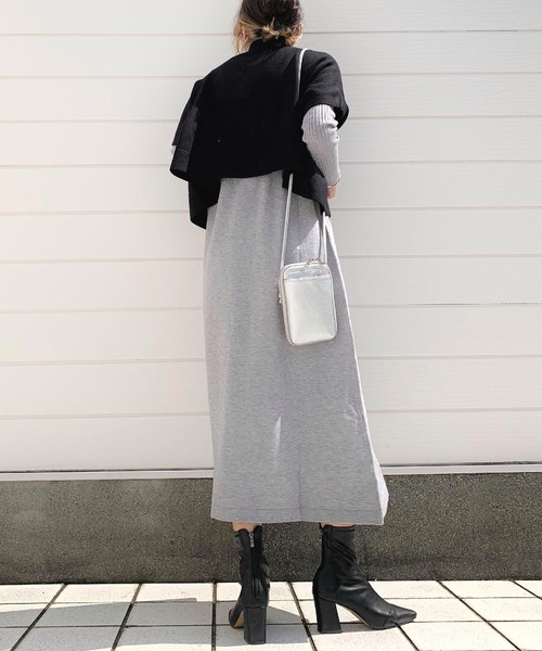 Q(キュー)の「ケープ×リブニットワンピース(ワンピース・レディース・ベージュ/ライトグレー・MEDIUM)」の4枚目の写真