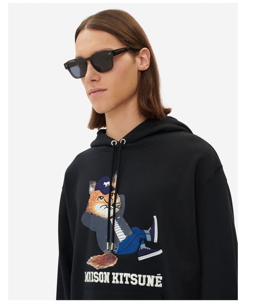 Maison Kitsune（メゾンキツネ）の「DRESSED FOX PRINT RELAXED HOODIE（スウェット・メンズ・ブラック/ワイン・S/XS/L/M/XL）」の7枚目の写真