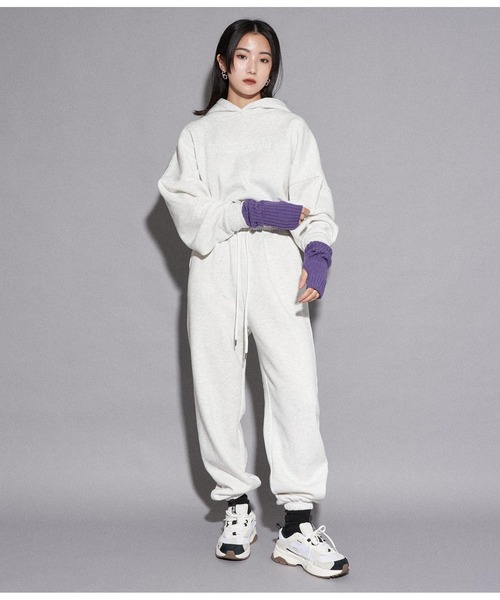 ANAP（アナップ）の「裏起毛エンボスロゴクロップドフーディー【セットアップ可能】（パーカー・レディース・ベージュ/ライトグレー/モスグリーン/ブラック・FREE）」の20枚目の写真