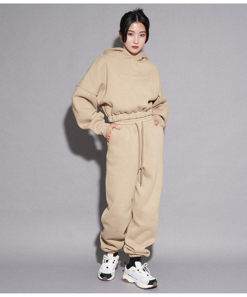 ANAP（アナップ）の「裏起毛エンボスロゴクロップドフーディー【セットアップ可能】（パーカー・レディース・ベージュ/ライトグレー/モスグリーン/ブラック・FREE）」の9枚目の写真