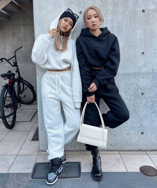 ANAP（アナップ）の「裏起毛エンボスロゴクロップドフーディー【セットアップ可能】（パーカー・レディース・ベージュ/ライトグレー/モスグリーン/ブラック・FREE）」の22枚目の写真