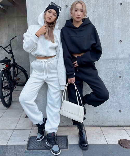 ANAP（アナップ）の「裏起毛エンボスロゴクロップドフーディー【セットアップ可能】（パーカー・レディース・ベージュ/ライトグレー/モスグリーン/ブラック・FREE）」の7枚目の写真