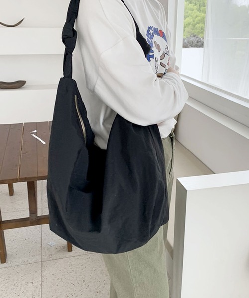 florist（フローリスト）の「【大容量/A4収納可】2WAY結びデザインワンハンドルトートバッグ（ショルダーバッグ・レディース・ライトブルー/ブラック/カーキ/ピンク/グリーン/ホワイト・FREE）」の3枚目の写真