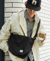 PENNEYS（ぺニーズ）の「PENNEYS/ペニーズ 別注 THE FOX & BE A TIGER ピスネーム キャンバスショルダーニュースペーパーバッグ（ショルダーバッグ・メンズ）」