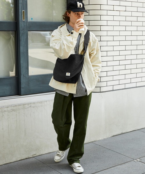 PENNEYS（ぺニーズ）の「PENNEYS/ペニーズ 別注 THE FOX & BE A TIGER ピスネーム キャンバスショルダーニュースペーパーバッグ（ショルダーバッグ・メンズ・ナチュラル/ネイビー/カーキ/アイボリー系/ブラック系/カーキ系/ベージュ系/グレー系・FREE）」の15枚目の写真