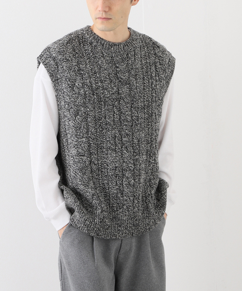 JOURNAL STANDARD J.S HOMESTEAD（ジャーナルスタンダードホームステッド）の「【J.S.Homestead】BRITISH WOOL CABLE KNIT VEST（ベスト・メンズ・グレー/ベージュ/ブラック・LARGE/MEDIUM）」の5枚目の写真