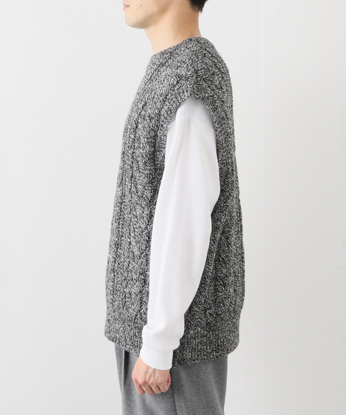 JOURNAL STANDARD J.S HOMESTEAD（ジャーナルスタンダードホームステッド）の「【J.S.Homestead】BRITISH WOOL CABLE KNIT VEST（ベスト・メンズ・グレー/ベージュ/ブラック・LARGE/MEDIUM）」の9枚目の写真