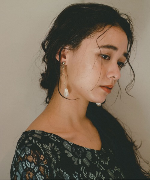 Kastane（カスタネ）の「【fiw.】baroque pearl earring（イヤリング・レディース・シルバー/ゴールド・FREE）」の5枚目の写真