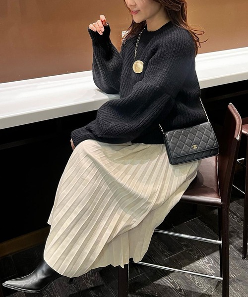 Riberry(リベリー)の「スエードポンチプリーツスカート(スカート・レディース・チャコールグレー/ブラック/オフホワイト/モカ/ブラウン/ワイン・MEDIUM)」の11枚目の写真