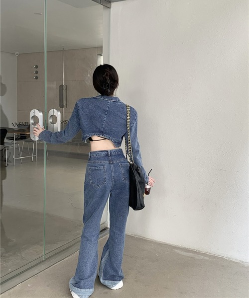 Jewelobe（ジュエローブ）の「クロップドテーラージャケット×ベルボトムルーズパンツ デニムセットアップ（セットアップ・レディース・ブルー・M/L）」の4枚目の写真