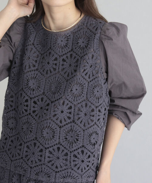 fredy emue（フレディエミュ）の「【セットアップ可能】コットンレースドッキングブラウス（シャツ/ブラウス・レディース・アイボリー/チャコールグレー・38）」の2枚目の写真