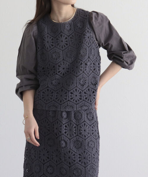 fredy emue（フレディエミュ）の「【セットアップ可能】コットンレースドッキングブラウス（シャツ/ブラウス・レディース・アイボリー/チャコールグレー・38）」の10枚目の写真