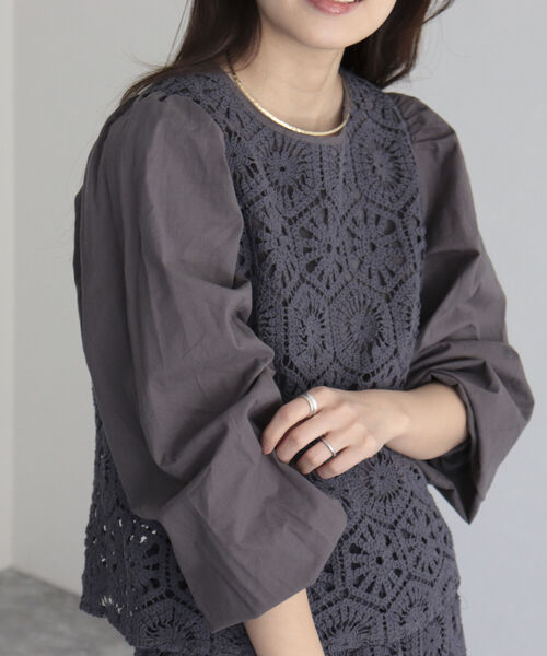 fredy emue（フレディエミュ）の「【セットアップ可能】コットンレースドッキングブラウス（シャツ/ブラウス・レディース・アイボリー/チャコールグレー・38）」の14枚目の写真