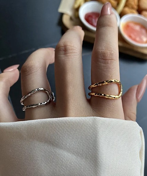 MAISON BREEZE（メゾンブリーズ）の「【MAISON BREEZE】ニュアンスラインリング 調整可能 KNF（リング・レディース・シルバー/ゴールド・FREE）」の3枚目の写真