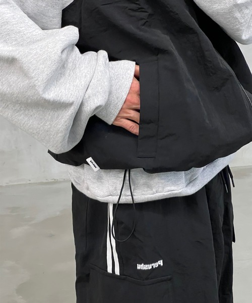 Perushu（ペルーシュ）の「スタンドネックナイロンベスト（ベスト・メンズ・ブラック/ベージュ/ネイビー・MEDIUM/LARGE）」の12枚目の写真