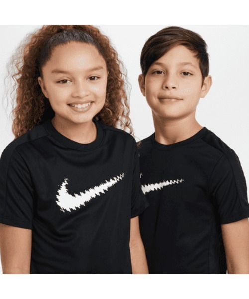 NIKE（ナイキ）の「《NIKEアパレル》ナイキ YTH アカデミー グラフィック S/Sトップ（Tシャツ/カットソー・キッズ・カーキ/ブラック/レッド/ロイヤルブルー・150/140/130/160）」の6枚目の写真